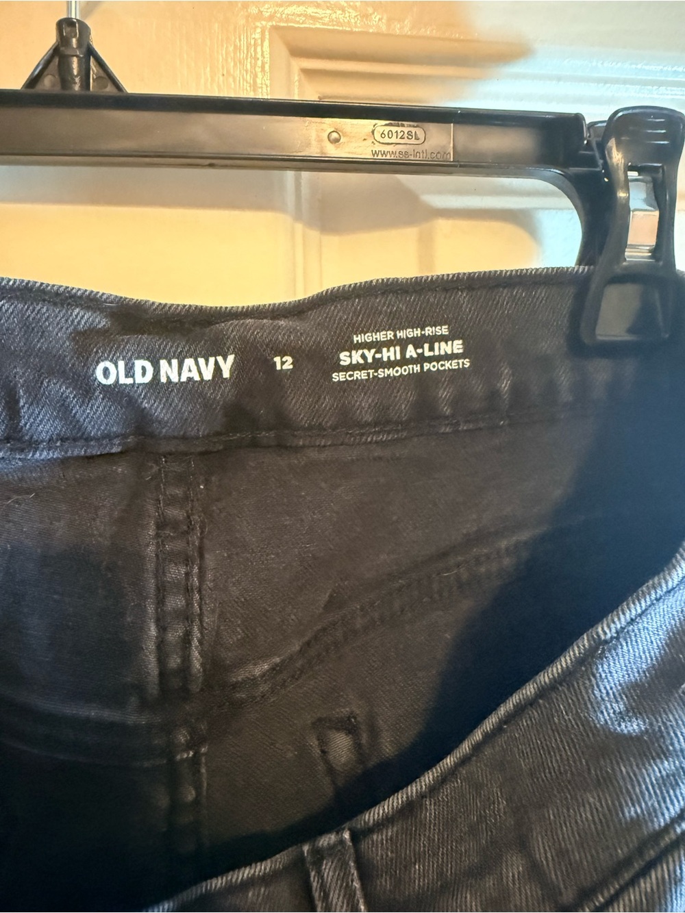 Old Navy sz12 Black Washed Denim High-Rise Jean Shorts Sky-Hi A-Line 3in Inseam - Picture 3 of 3